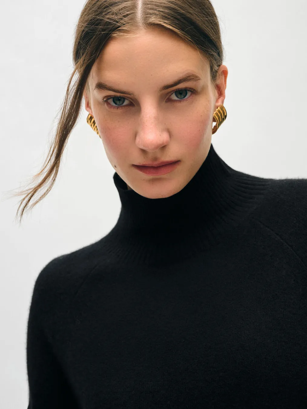 cashmere rib trim standneck